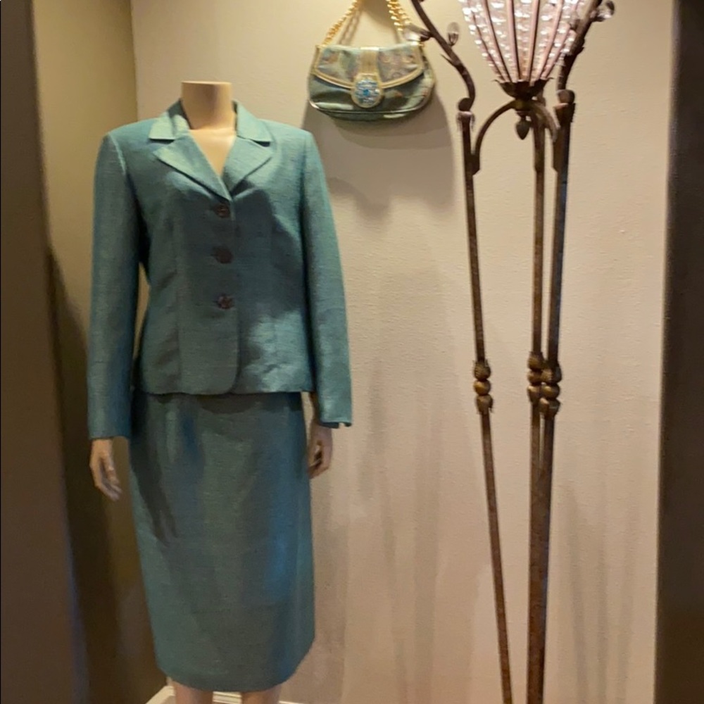 Woman’s Kaspar 2-piece suit size 12.